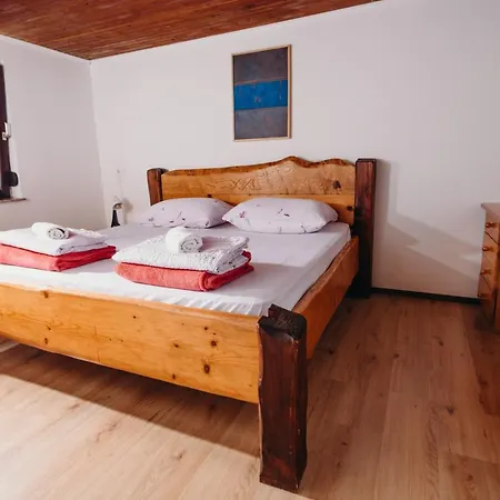 Linca Hiska Pod Slapom * Podvelka